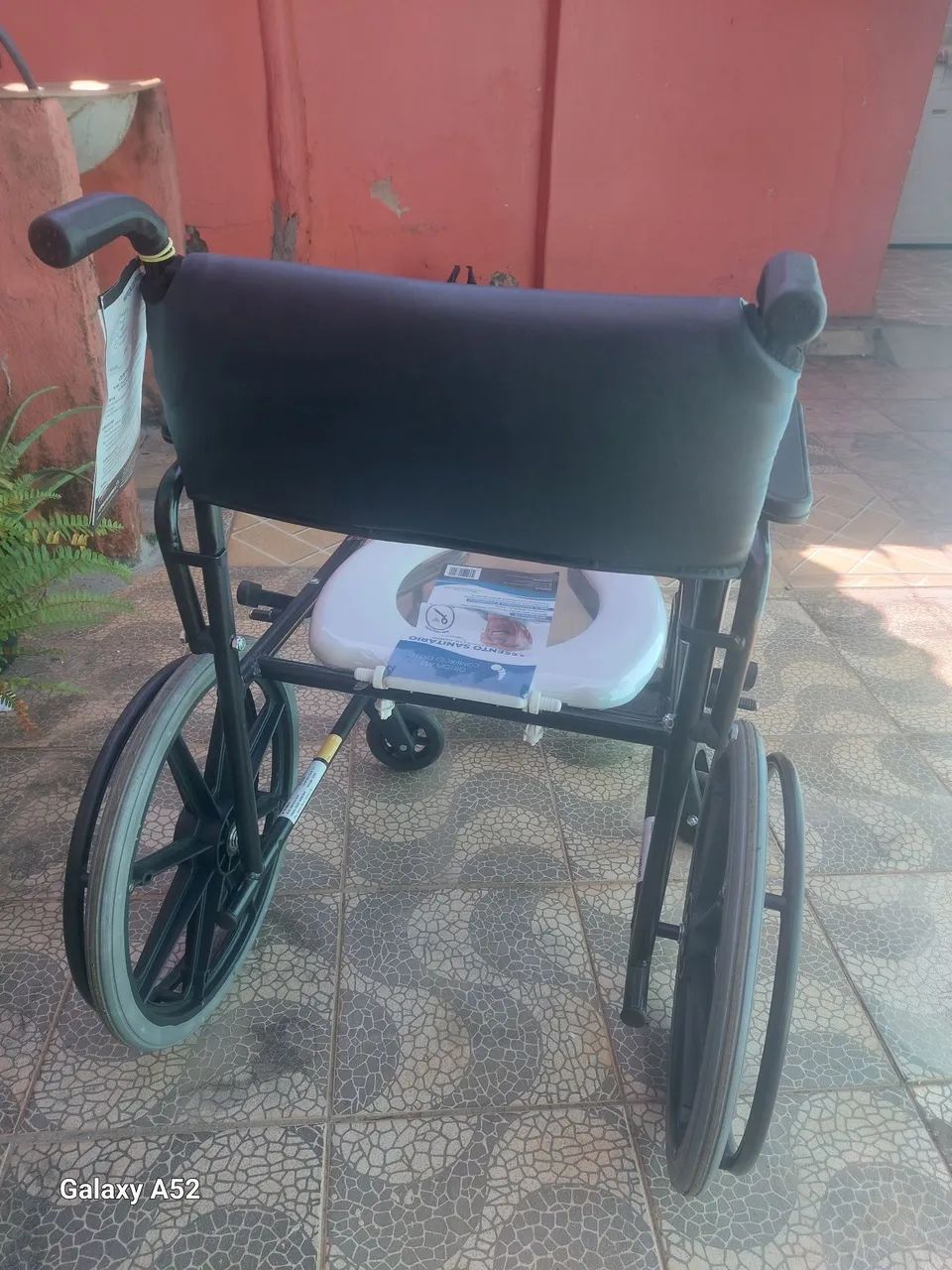 cadeira de rodas pra banho nova - Foto 2