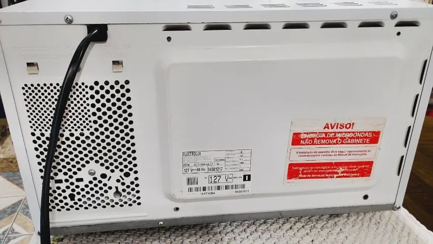 Micro Ondas Eletroplux Mod.MEF 28 Bco. Capc.18 Litros / 127 V - Foto 3