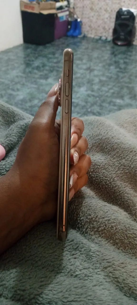 iPhone 11 Pro Dourado - Perfeito Estado / Câmera Tripla - Foto 2