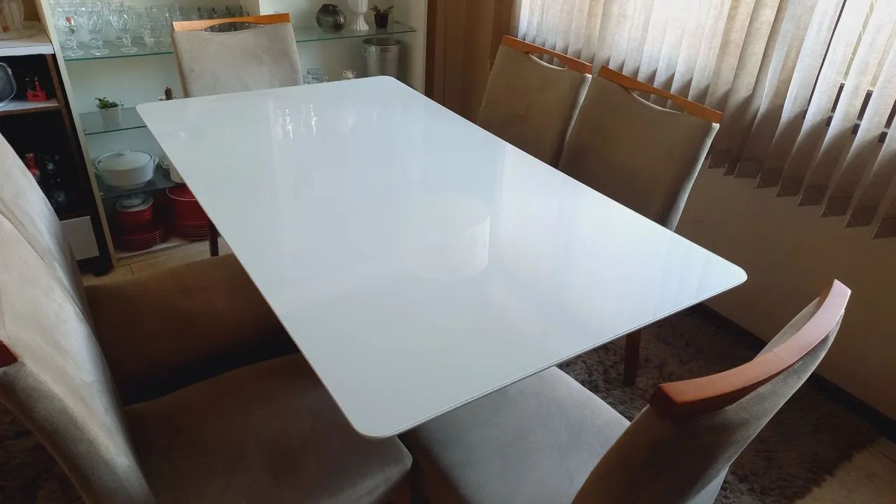 Mesa de jantar semi-nova cadeiras madeira maciça  - Foto 3