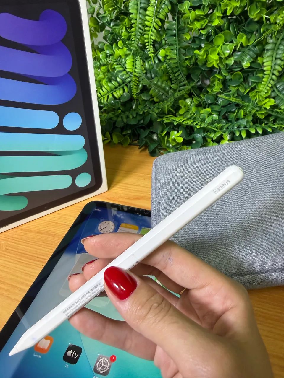 iPad mini 6° Wi-Fi + Celular 256GB Space Gray Com caixa, bolsa