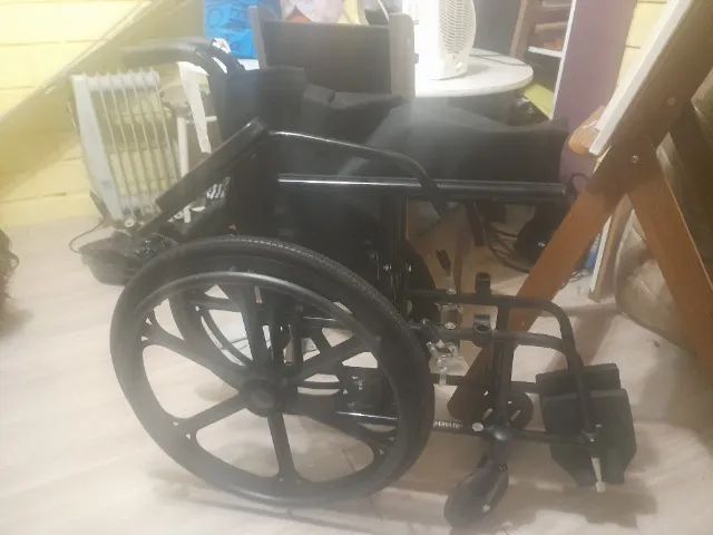 Cadeira de rodas nova sem uso! - Foto 2