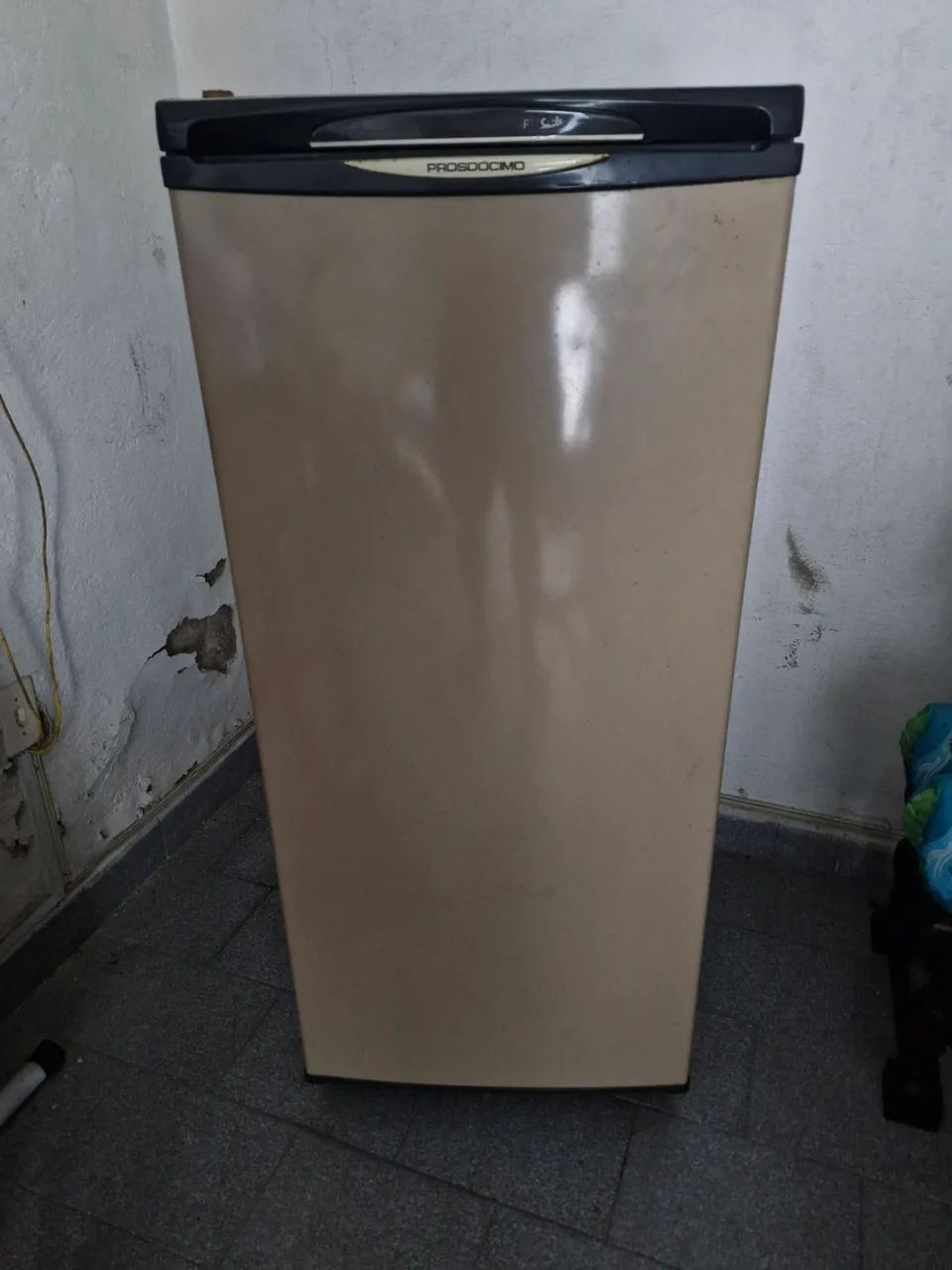 Freezer vertical 172litros 220V 