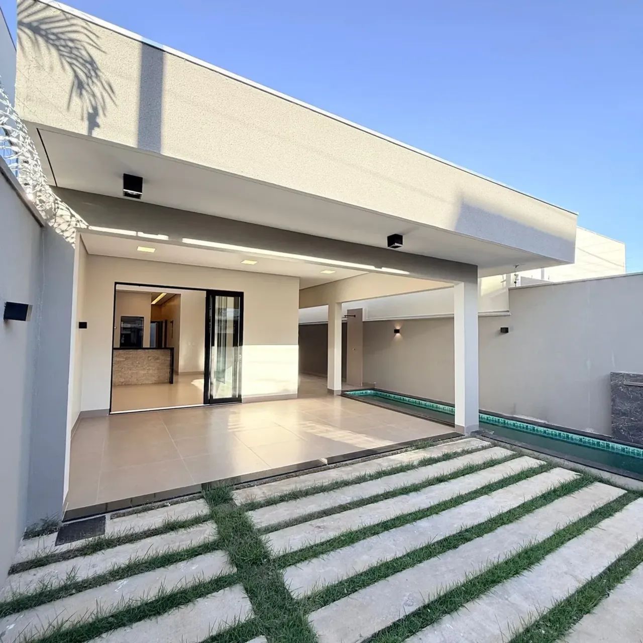 CASA NOVA 3 SUÍTES PLENAS - PROX. ANTIGO AEROPORTO  - PALMAS