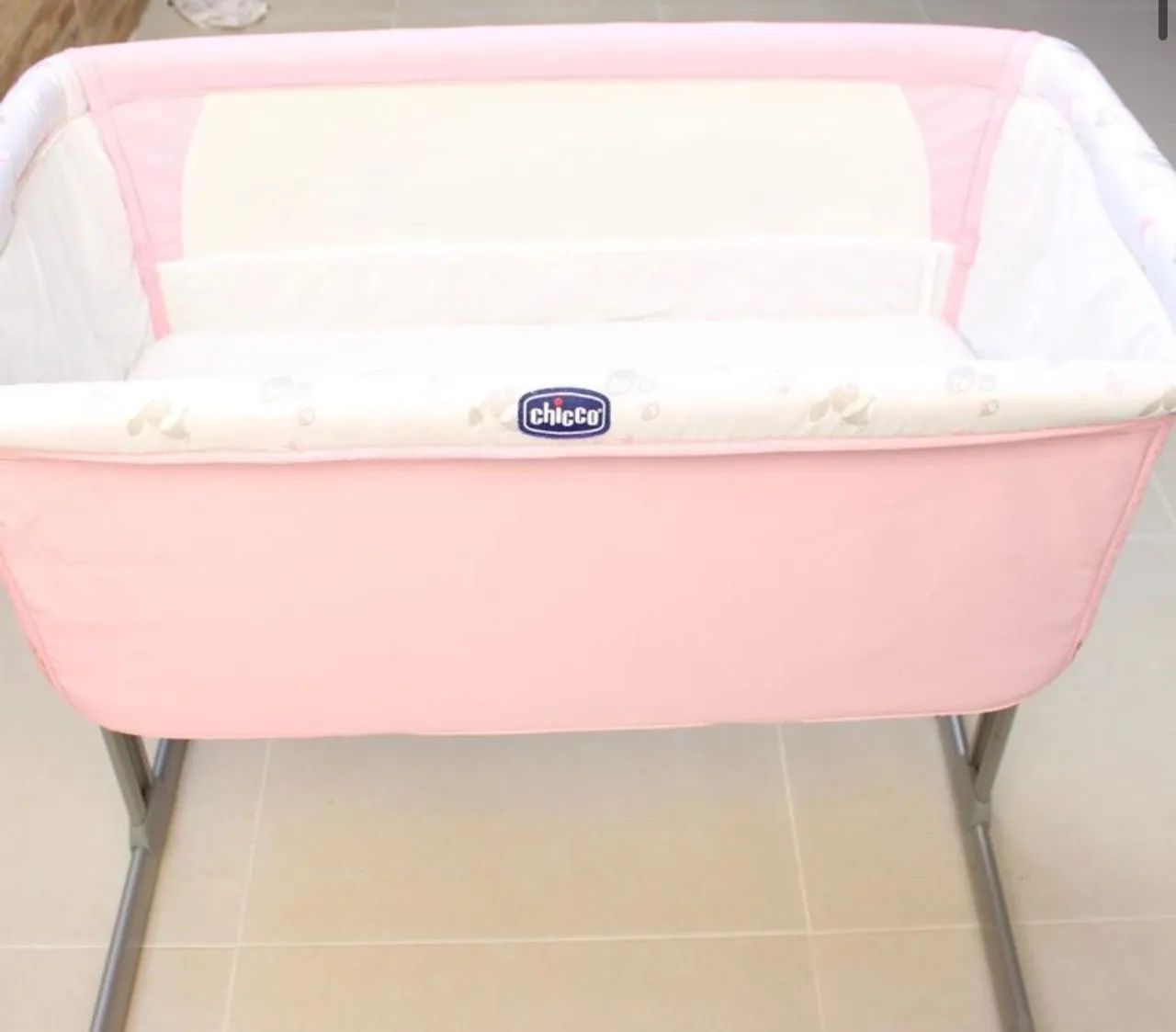 Ber ço acoplado marca Chicco  - Foto 2