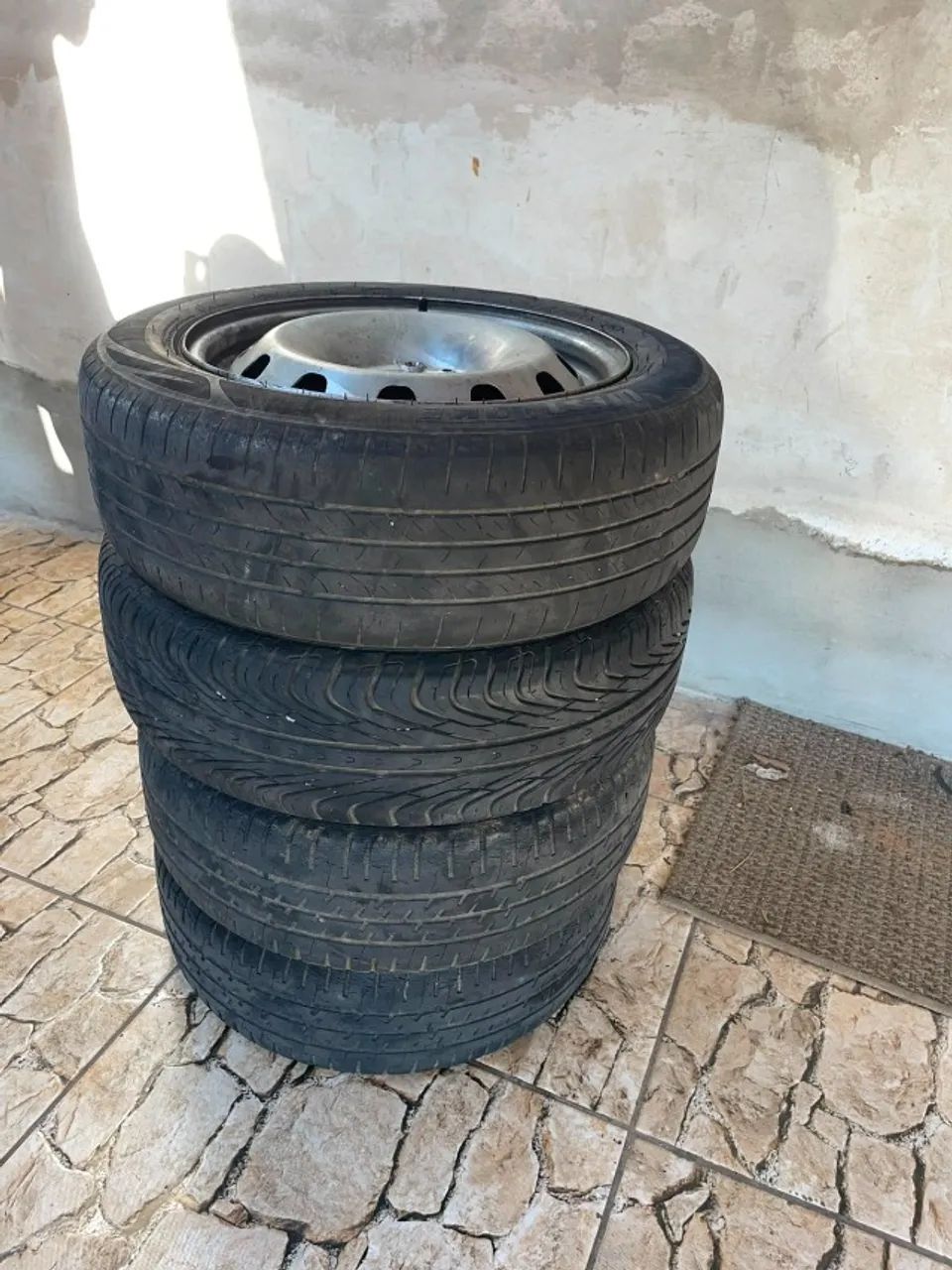 Roda e pneu aro 15