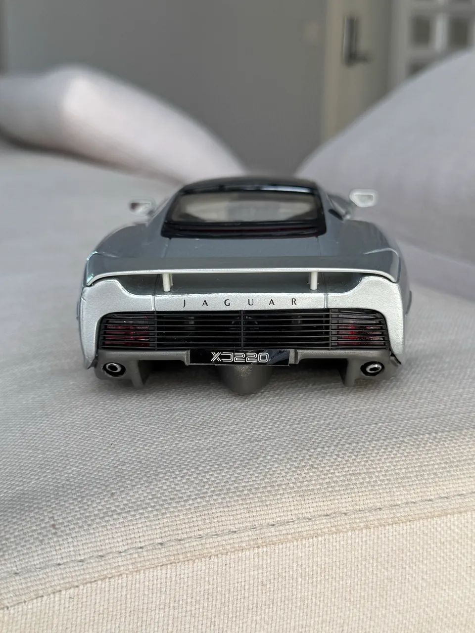 Miniatura Jaguar XJ220 escala 1:18 Maisto - Antiguidades - Centro