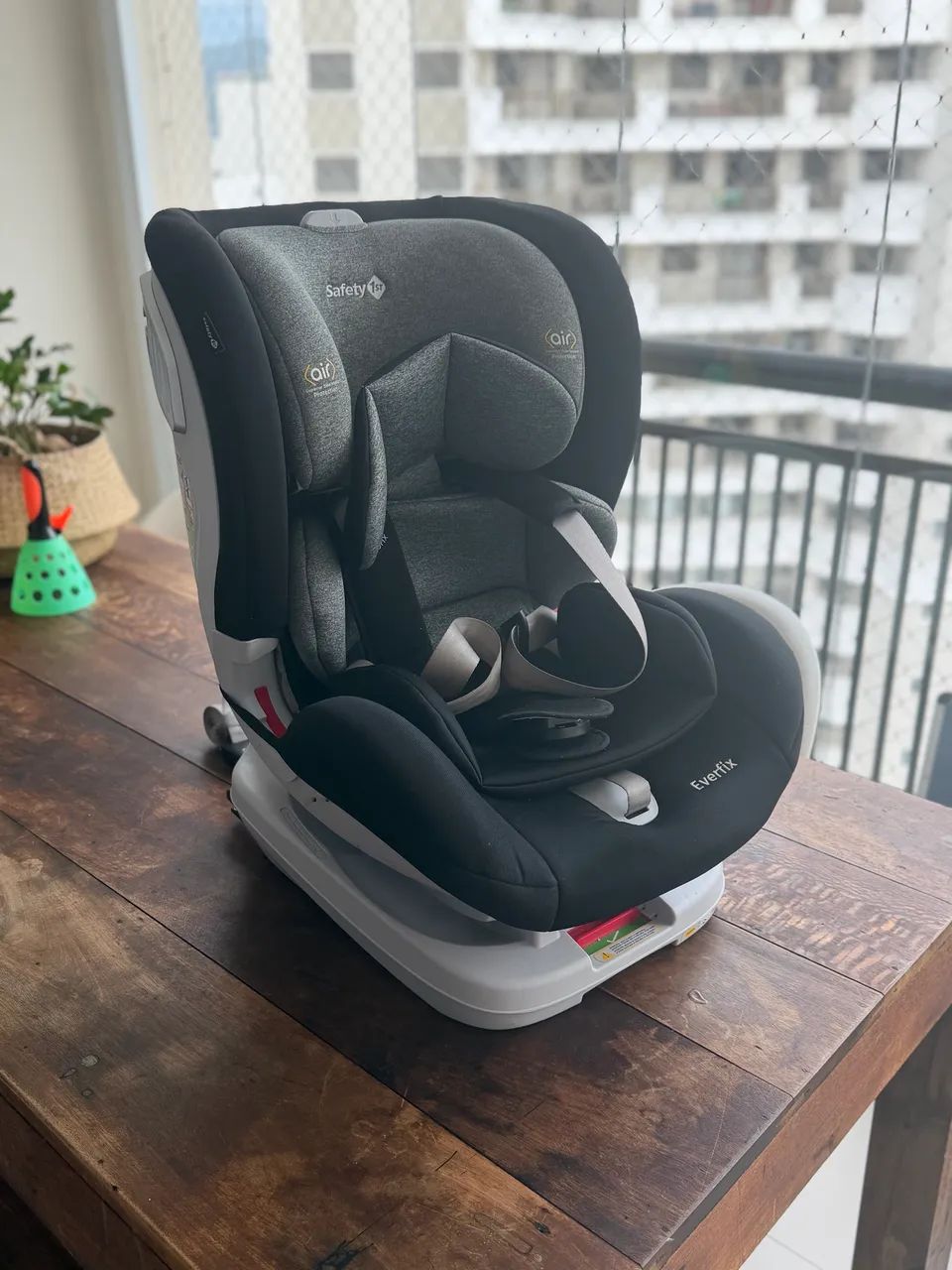 Cadeirinha Safety 1st Everfix Isofix 0 a 25 kg - Ótimo estado