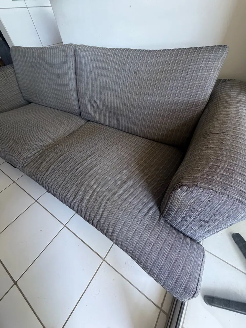 Sofá cinza confortável - Foto 2