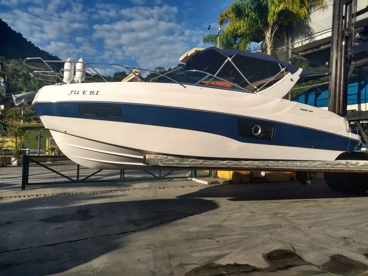 Lancha Cabinada Coral 30C