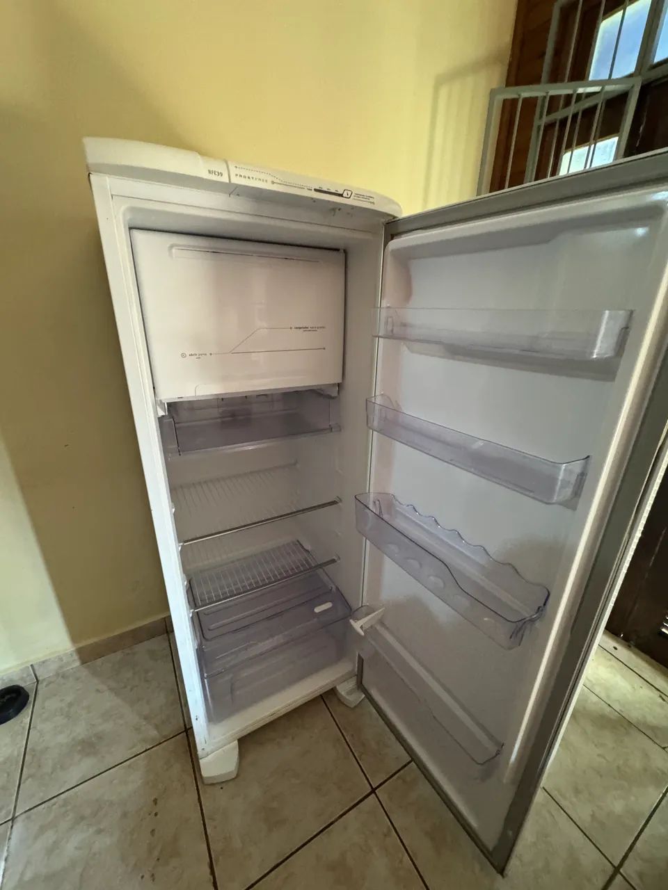 Geladeira Electrolux com 332 litros - Foto 4
