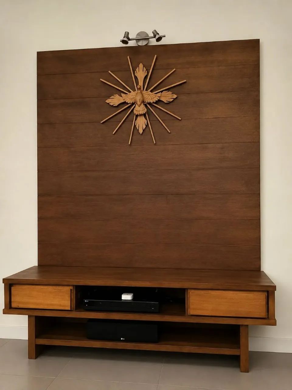 Rack com painel para TV's até 75 polegadas em madeira