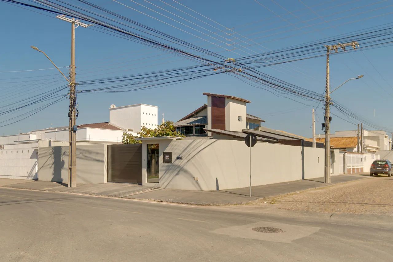 Casa à venda com edícula e sala comercial integrada