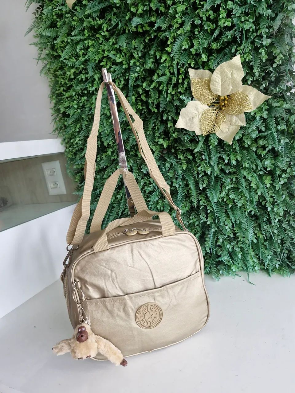 Lancheira kipling Dourada 