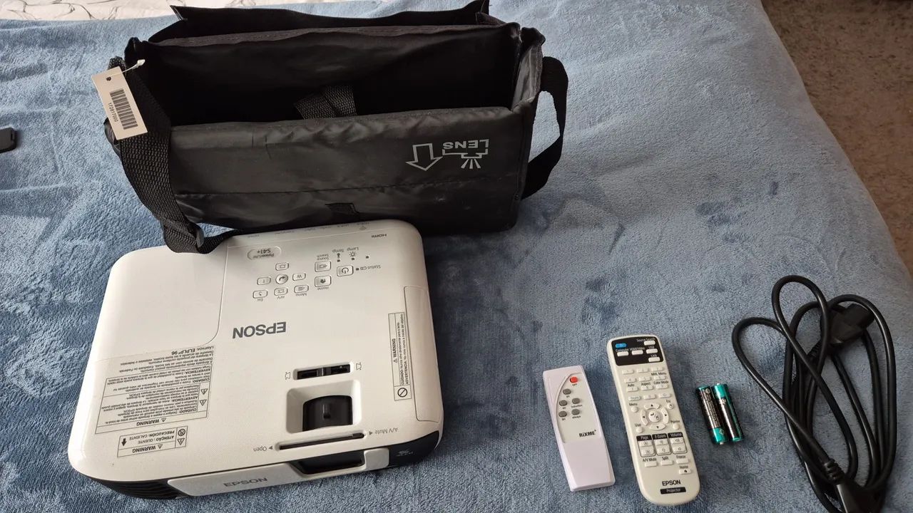 Projetor Epson PowerLite S41+ ? Com Bolsa, Controles e Cabo ? Ótimo Estado! - Foto 2