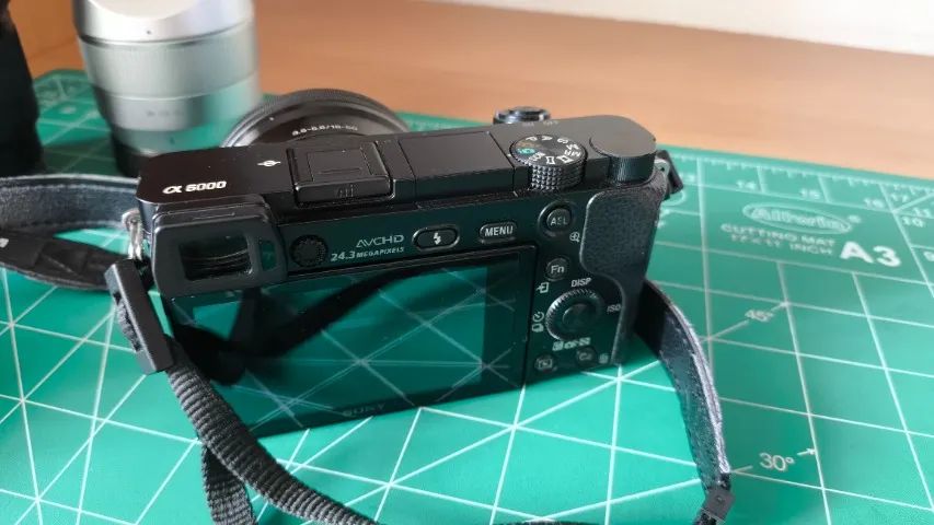 Câmera Sony A6000 com lente do kit + 2 lentes - Foto 5