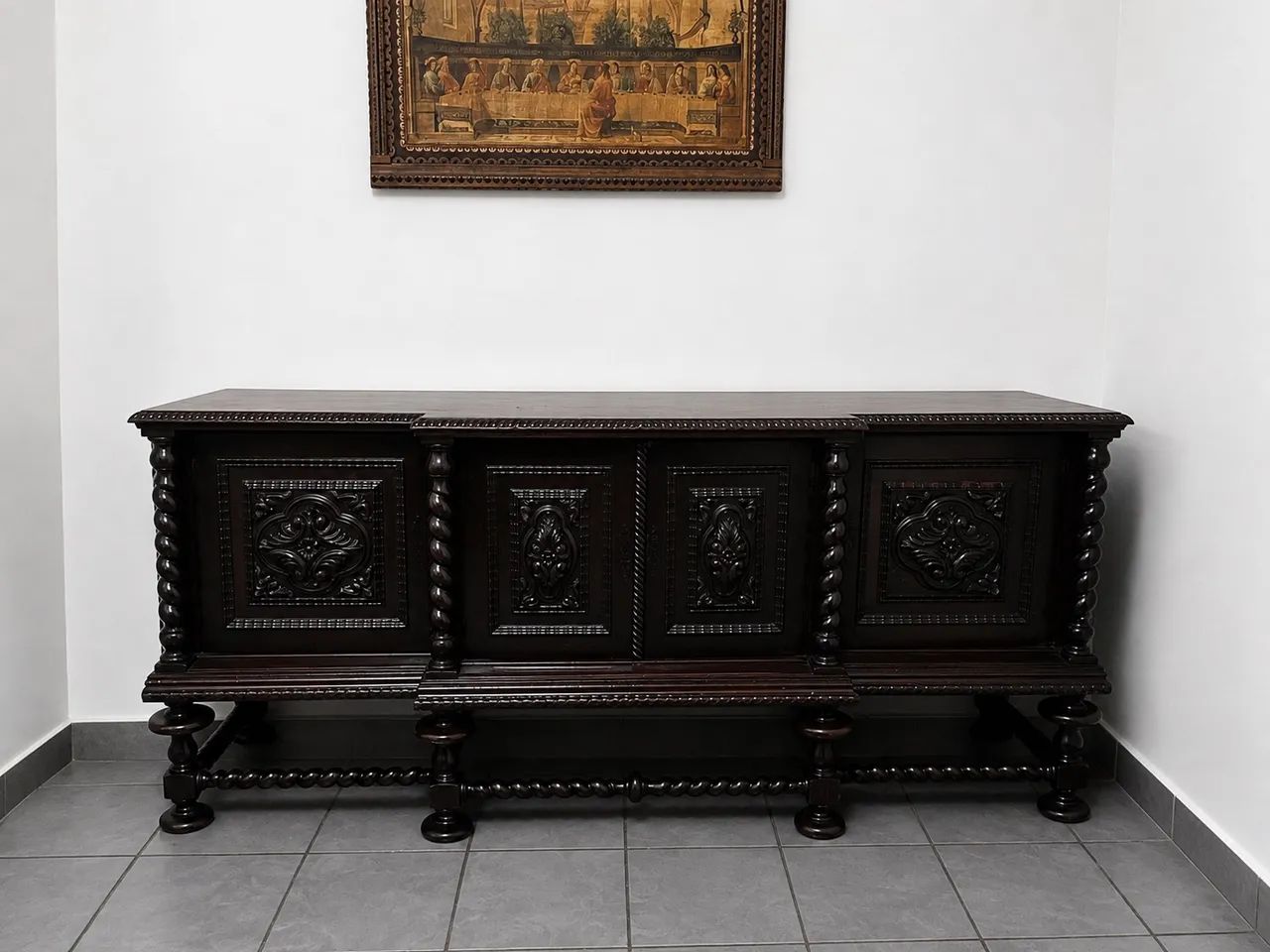 Móvel de madeira maciça 