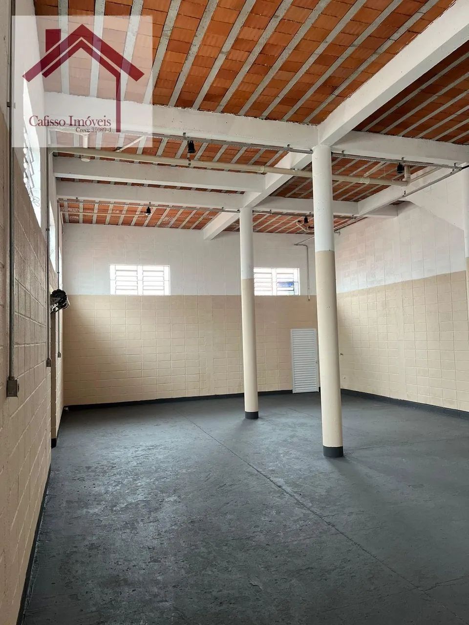 Galpão para Locação em Sorocaba - 120m², 2 Banheiros