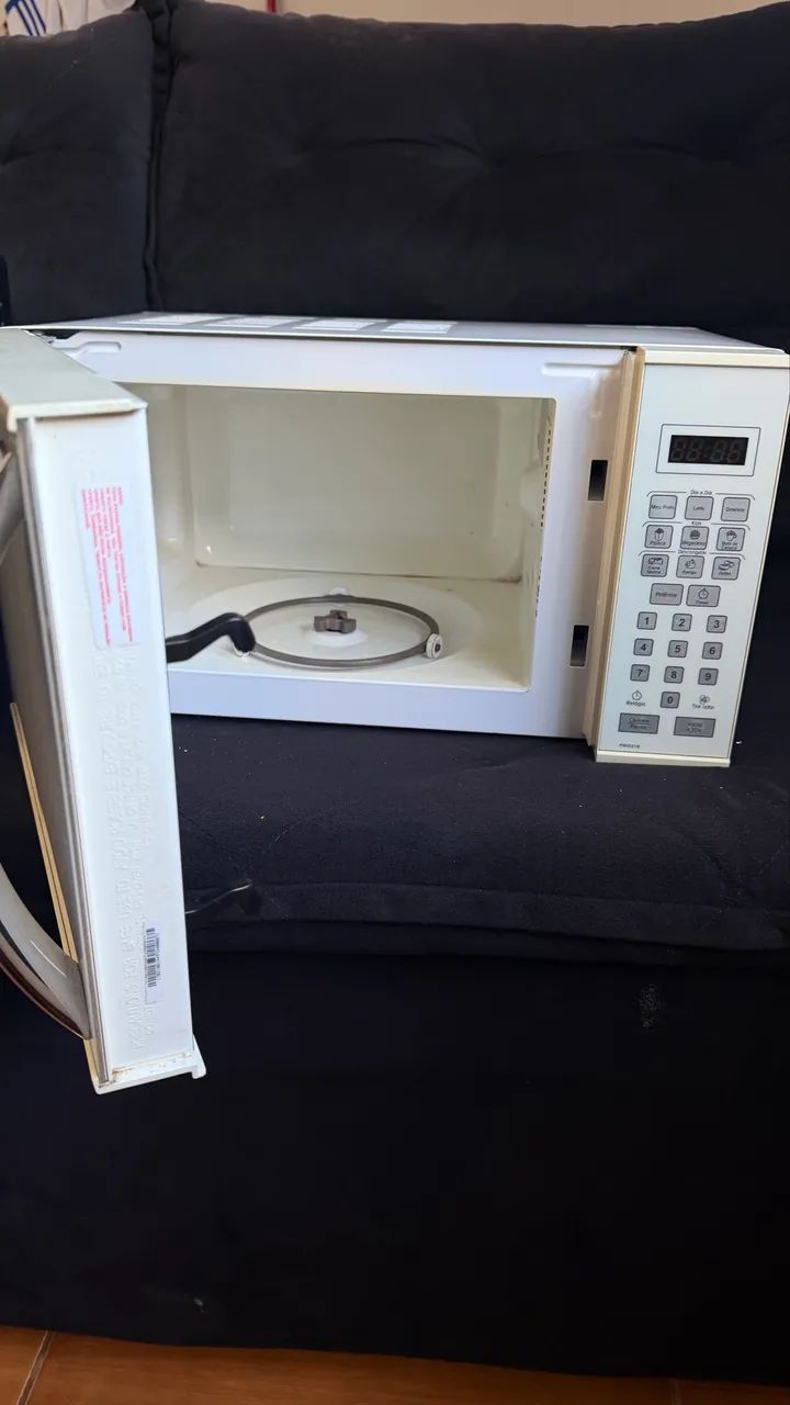 Microondas 20 litros Philco - Foto 2