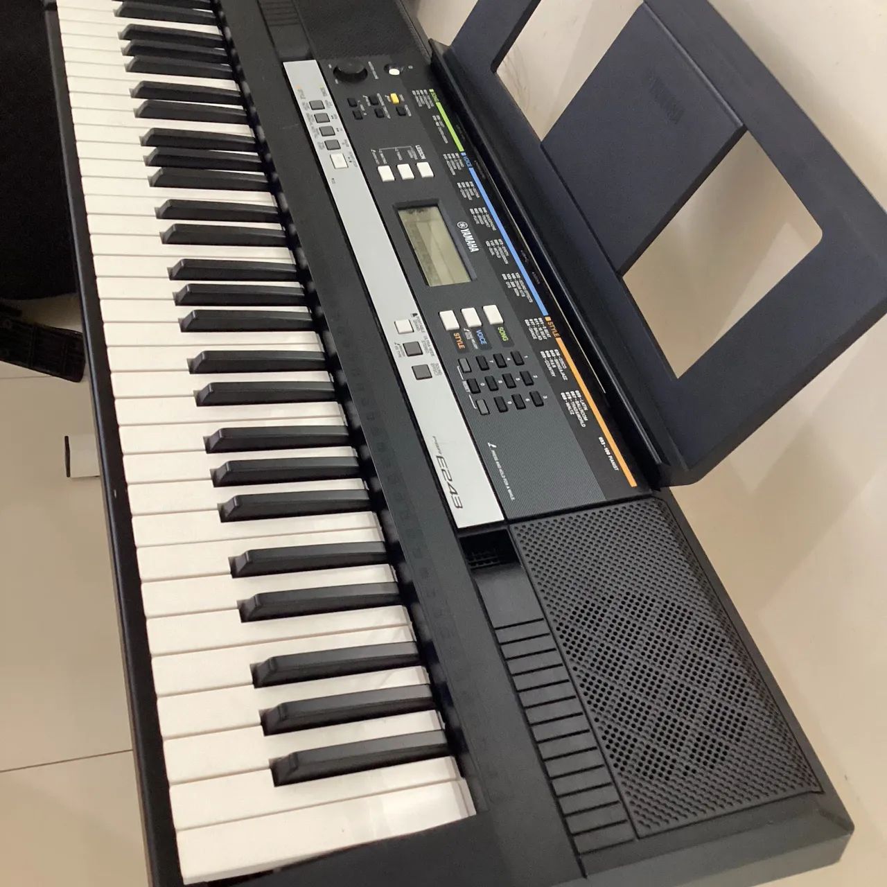 Teclado Yamaha PSR E243  - Foto 5