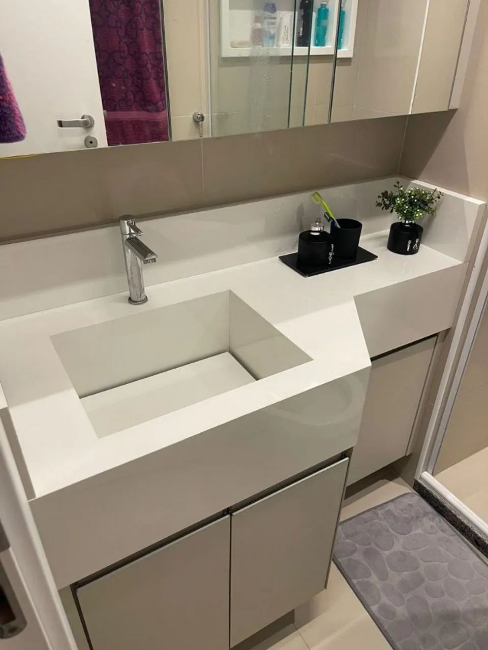 Bancadas em porcelanato. 65580432467073123
