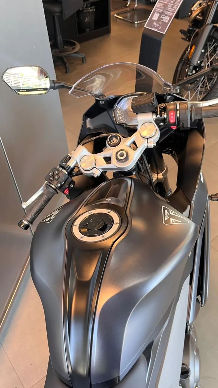 Triumph Daytona 660 - Foto 5