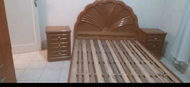 Cama de casal(maciça) 2 mesinhas cabeceira  - Foto 2