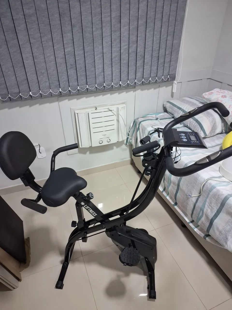 Bicicleta Ergométrica Vertical LIFTNESS - Foto 2