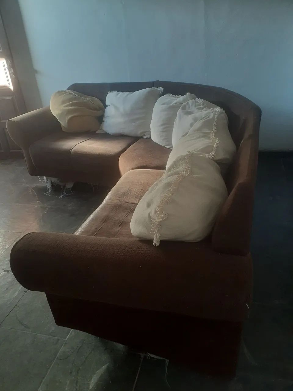 Vendo   sofá   em  tecido  com  almofadas.  - Foto 3