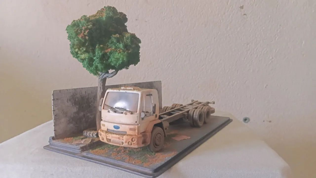 Diorama FORD CARGO 2428E escala 1:50 - Foto 3