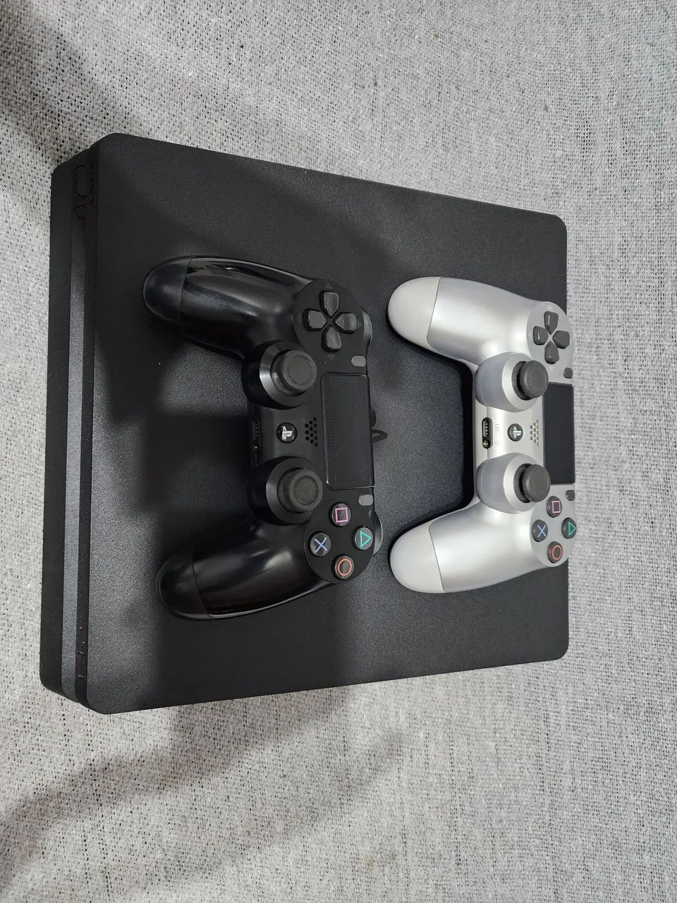 Playstation 4 slim 1TB - Foto 2