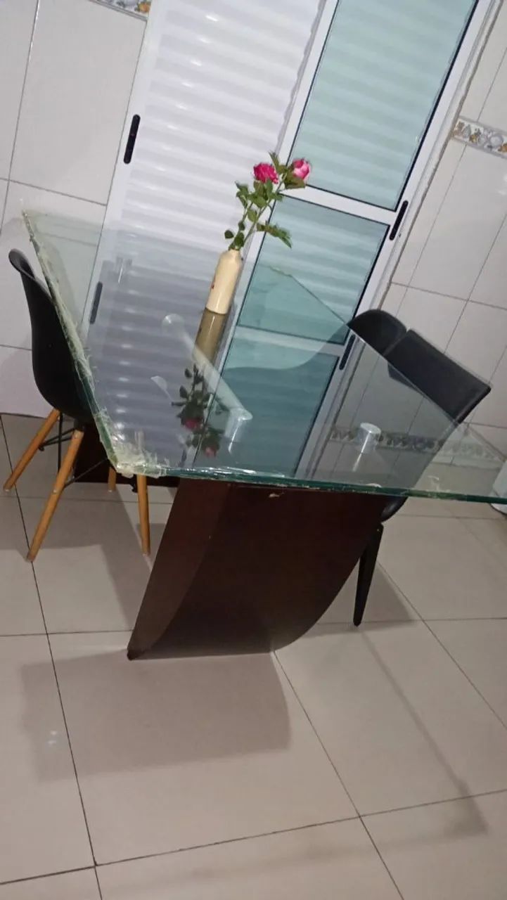   MESA COM CADEIRA  06 lugares  tampo de vidro  - Foto 5