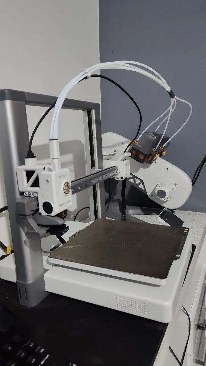 Vendo impressora 3D bambu lab A1 combo *