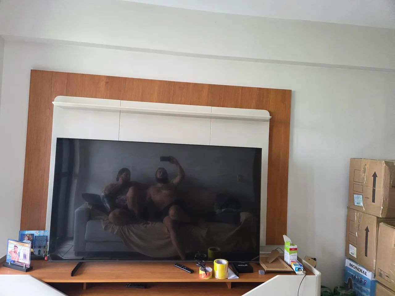 Painel e Rack em madeira