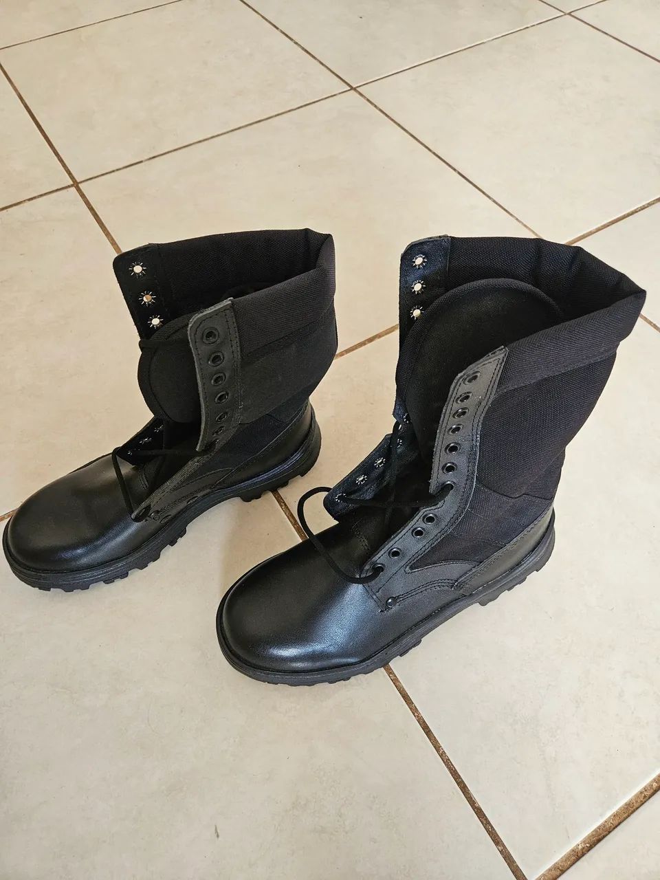 Coturno preto tam 40