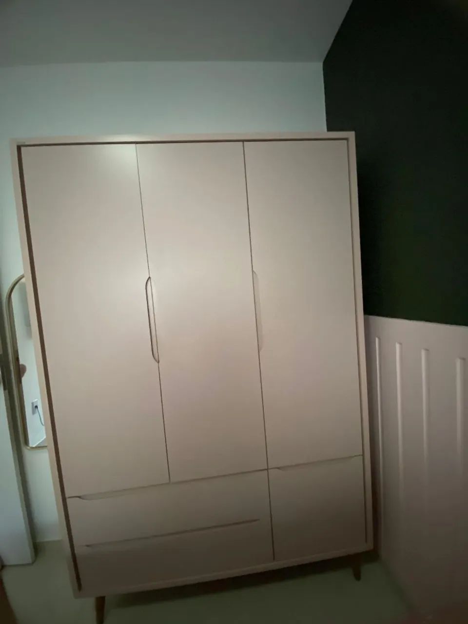 Guarda roupa retrô 
