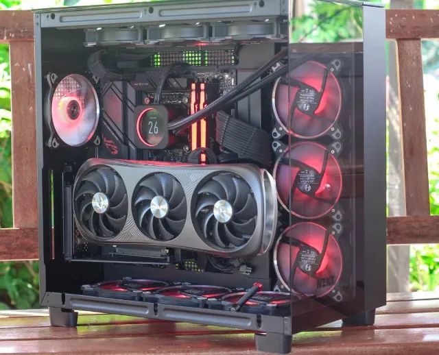 ￼￼￼東芝　i7 22インチ i7 13700KF - 64GB - RTX 4080 - Computadores e Desktops - Centro