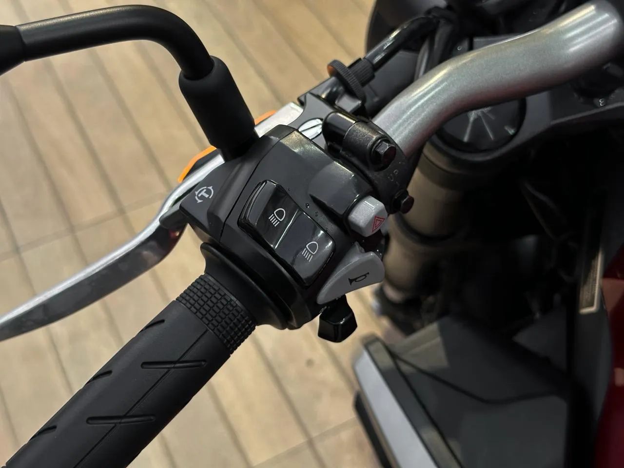 Honda CB 650R 2024 - ESTADO DE ZERO  - Foto 5