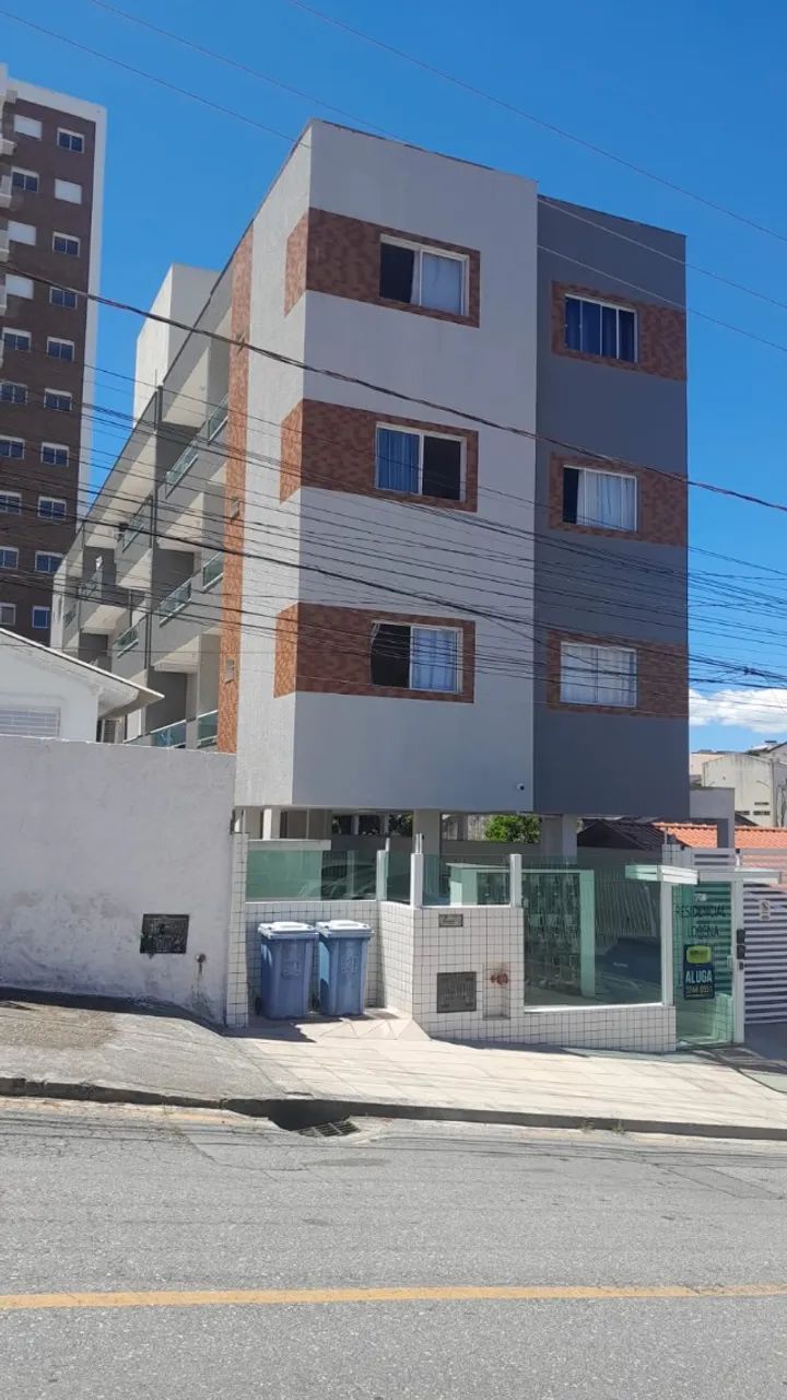 Prédio com 22 aptos em Barreiros (São José-SC).