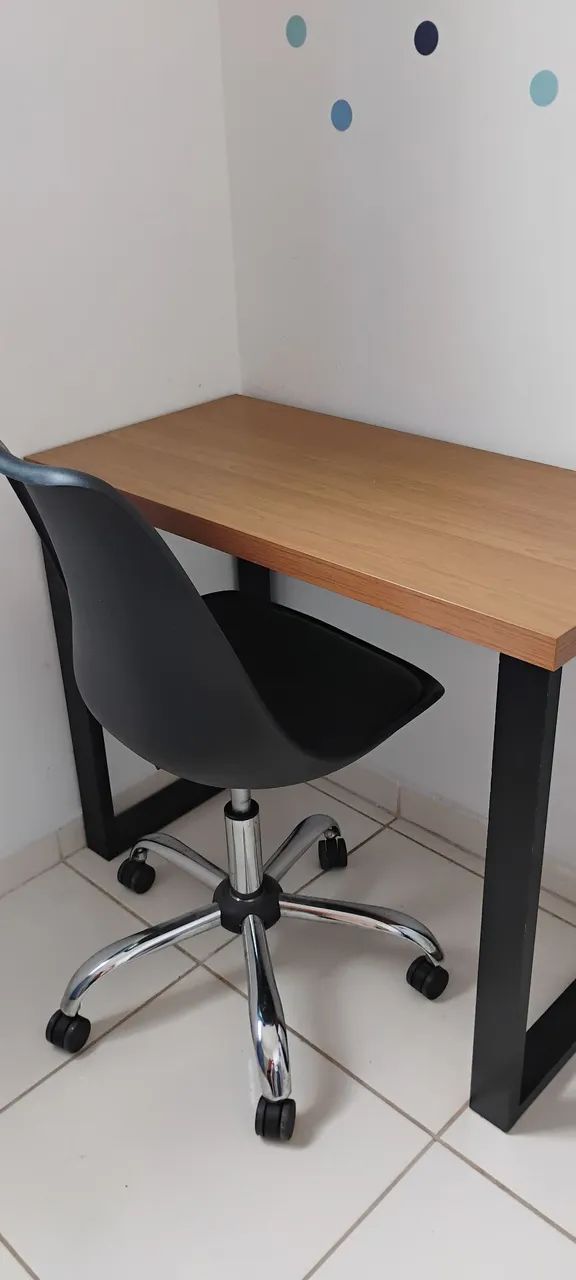 Mesa escritório e cadeira giratória 