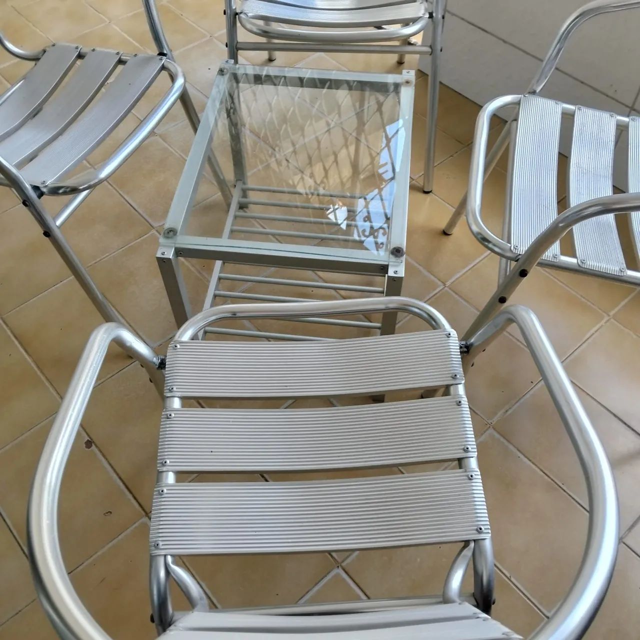 Conjunto de terraço em alumínio com 4 cadeiras e 1 centro  - Foto 3