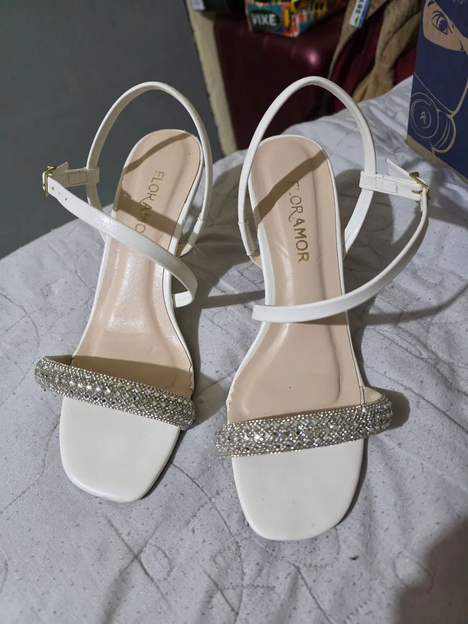 Salto Alto Branco Strass