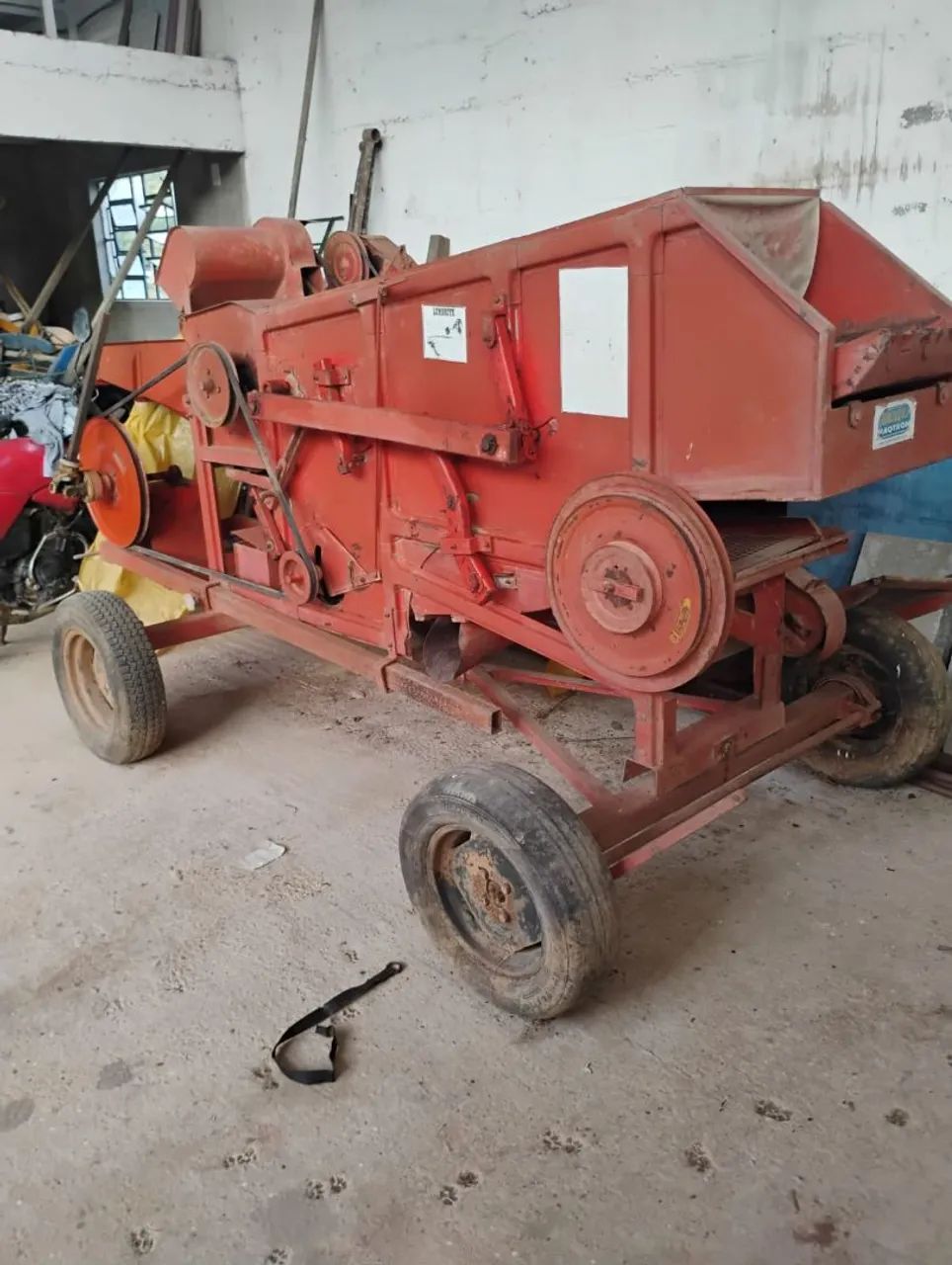 Trilhadeira Vencedor moe tritura e debulha graos soja aveia - Foto 4