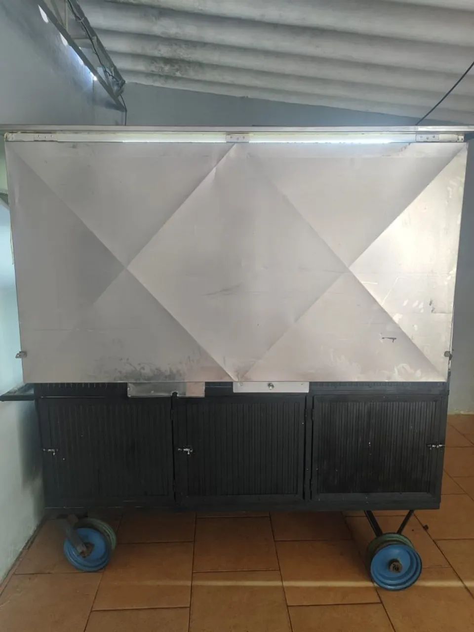 Vendo carrinho de lanche de inox - Foto 3