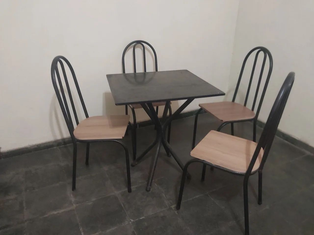 MESA COM 4 CADEIRAS  - Foto 3
