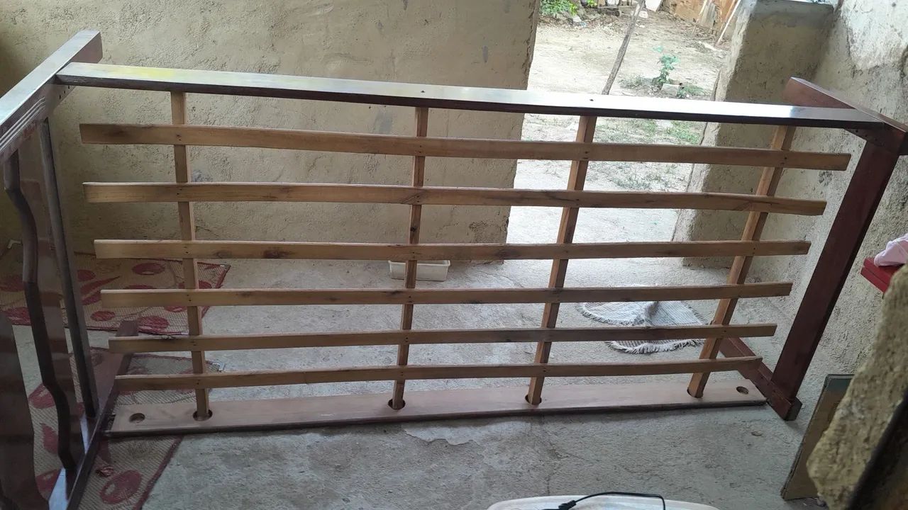 Cama de solteiro s/ colchao
