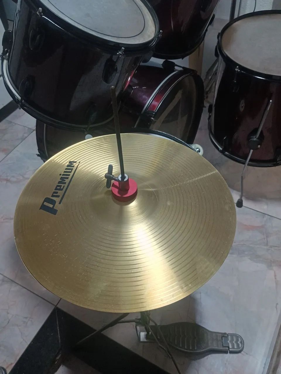 Bateria CITY 10 x de 180.00 no cartão.pedal e pratos novos - Foto 4