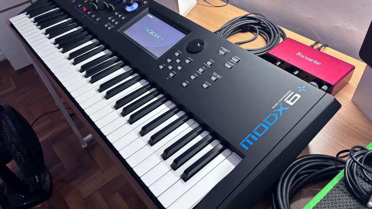 YAMAHA MODX6+ - Foto 4