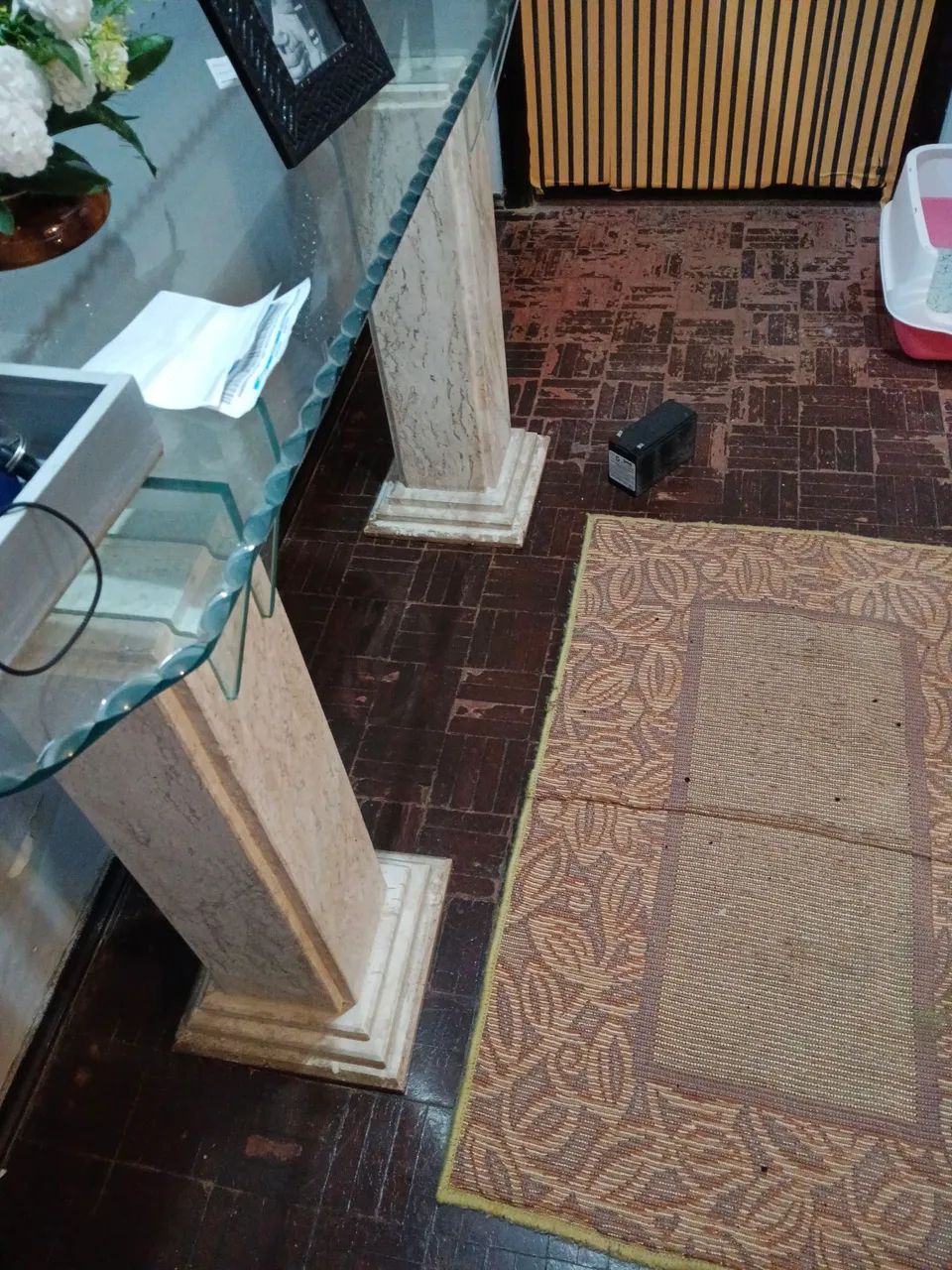 Vendo aparador com pe de mármore  - Foto 3