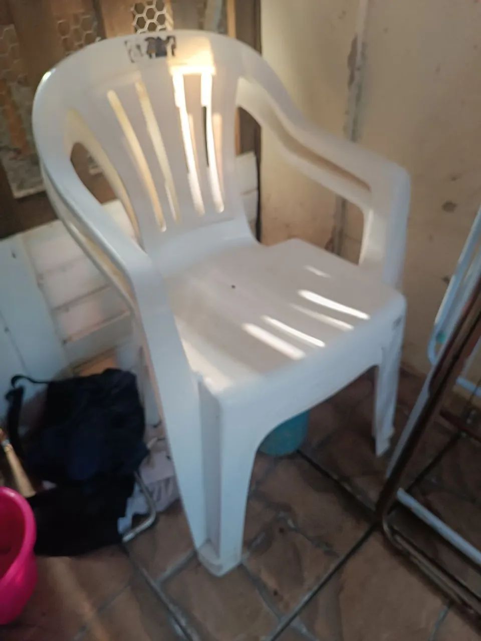 Cadeira de plástico - Foto 2